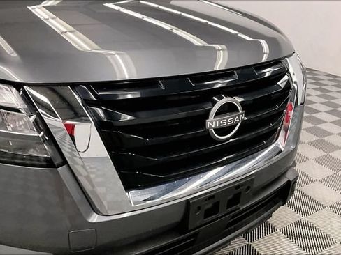 Used 2025 Nissan Pathfinder SV FWD image 33