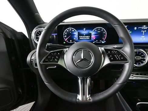 Used 2024 Mercedes-Benz CLA 250 image 2