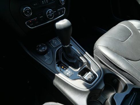 Used 2021 Jeep Cherokee Limited w/ Elite Package AWD/4WD image 26