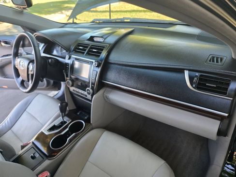 Used 2012 Toyota Camry XLE w/ Leather Pkg FWD image 35