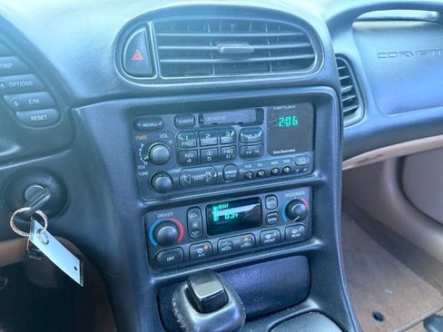 Used 1998 Chevrolet Corvette Coupe w/ Roof Pkg RWD image 8
