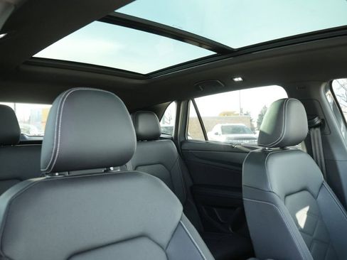 Used 2025 Volkswagen Atlas Cross Sport SE image 14