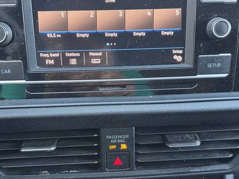 Used 2019 Volkswagen Jetta R-Line FWD image 22