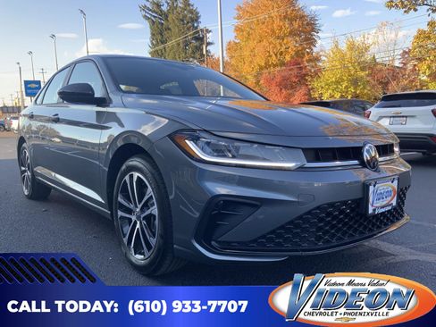 Used 2025 Volkswagen Jetta Sport image 1