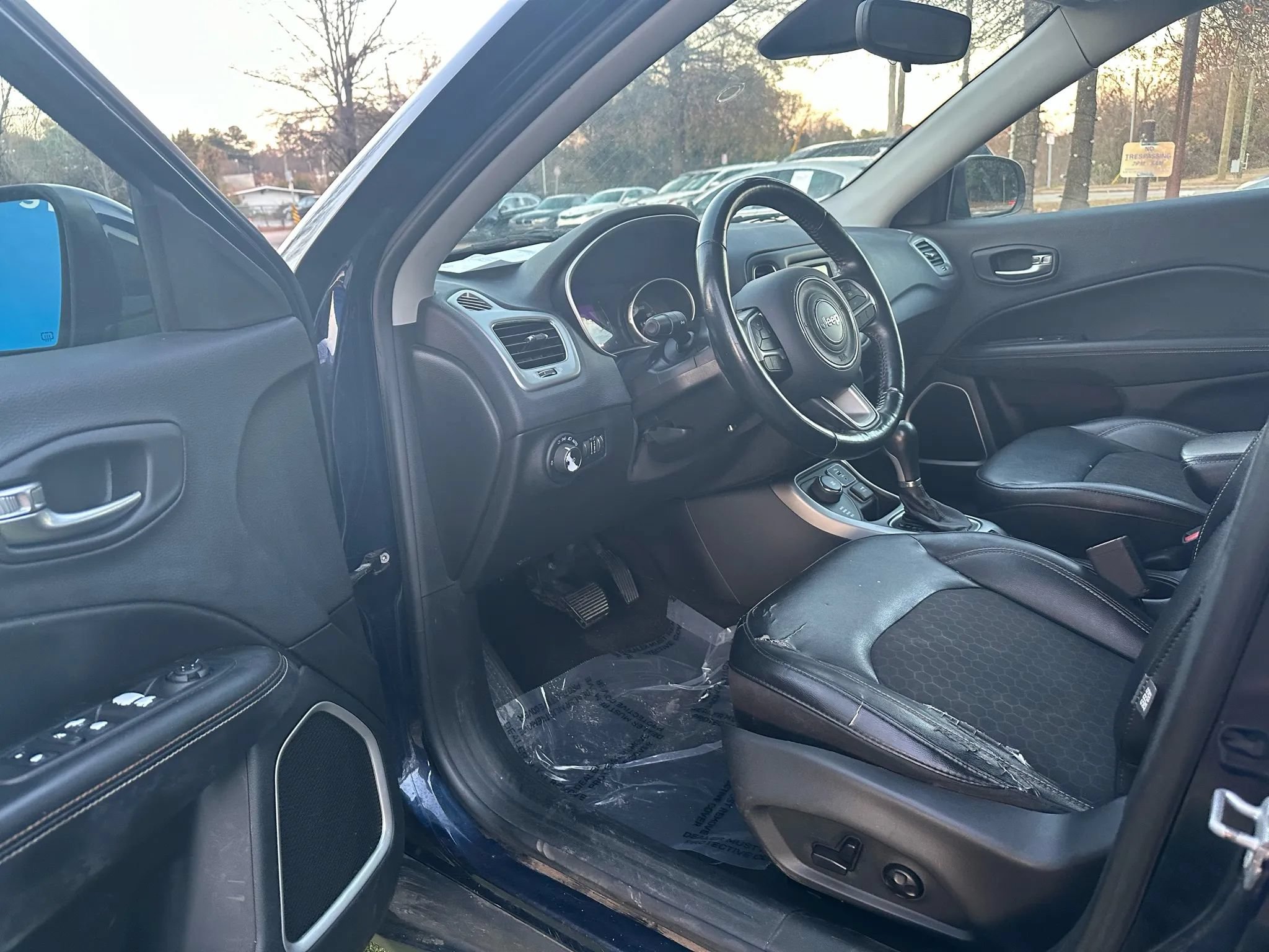 Used 2018 Jeep Compass Latitude w/ Cold Weather Group AWD/4WD image 11