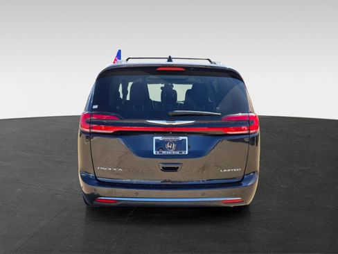 Used 2022 Chrysler Pacifica Limited image 5