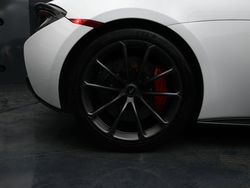 Used 2019 McLaren 570S Spider image 21