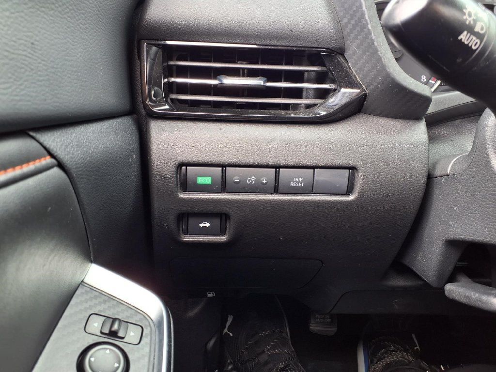 Used 2025 Nissan Sentra SR FWD image 18