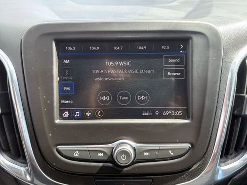 Used 2020 Chevrolet Equinox LT w/ Driver Convenience Package image 16