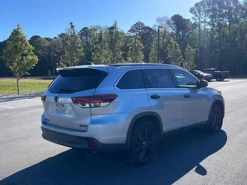 Used 2019 Toyota Highlander SE image 7