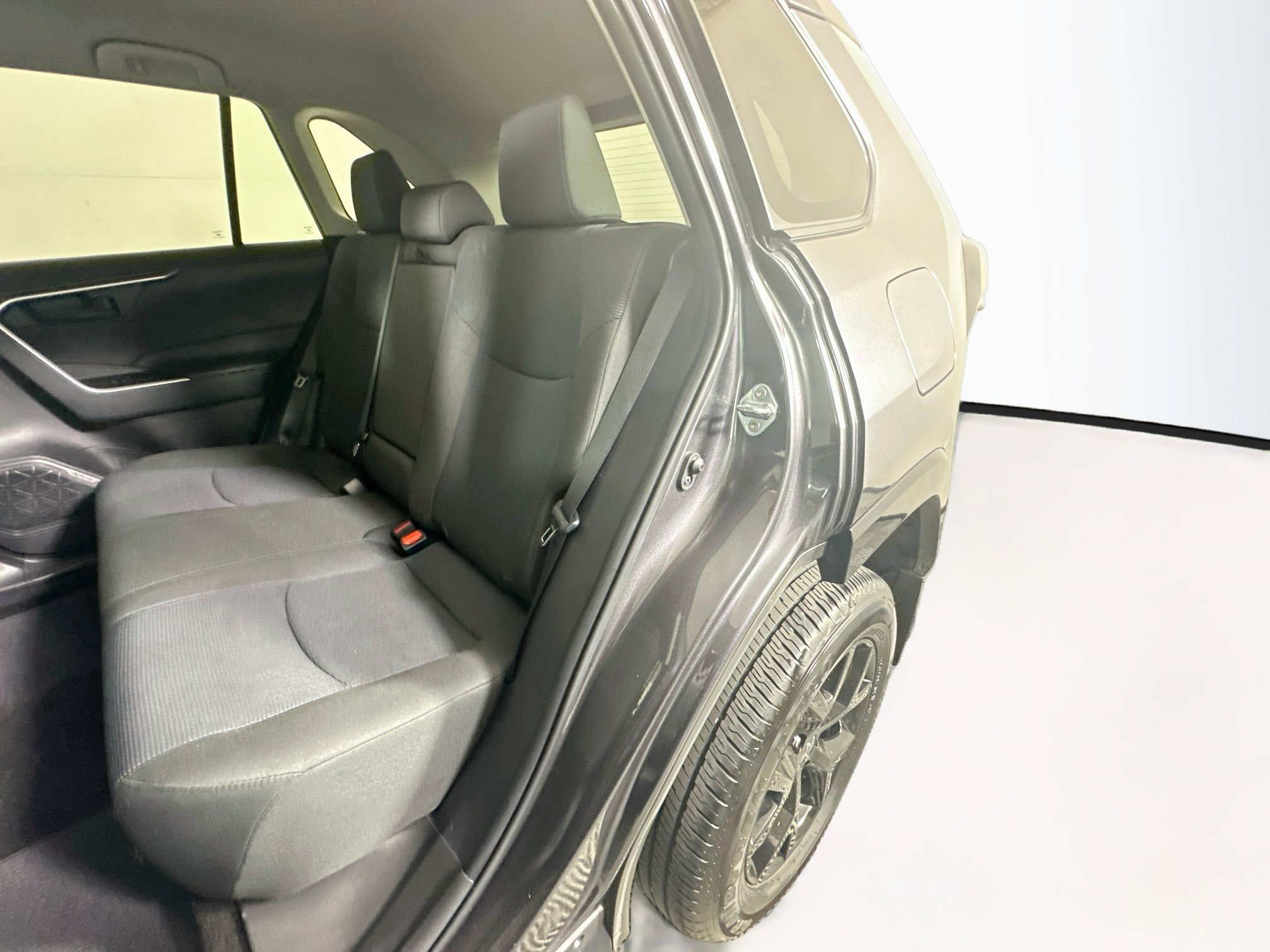 Certified 2025 Toyota RAV4 LE FWD image 25