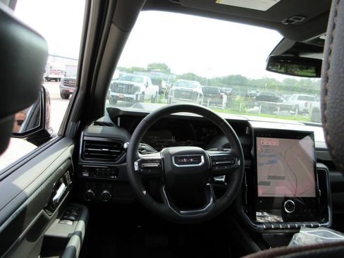 New 2026 GMC Yukon XL AT4 AWD/4WD image 13