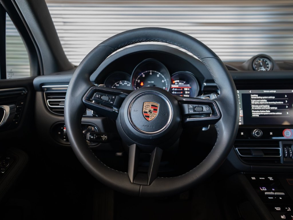 Certified 2023 Porsche Macan AWD/4WD image 25