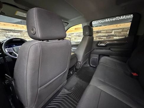 Used 2023 Chevrolet Silverado 1500 LT AWD/4WD image 30