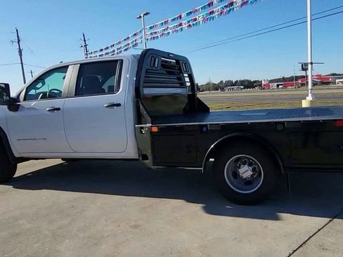 Used 2025 GMC Sierra 3500 Pro w/ Convenience Package image 5