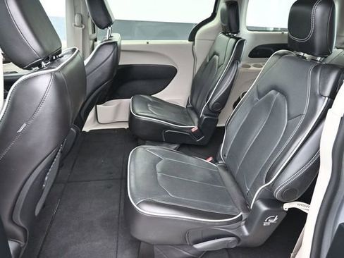 Used 2024 Chrysler Pacifica Limited FWD image 29