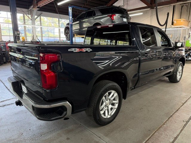 Used 2023 Chevrolet Silverado 1500 LT AWD/4WD image 3