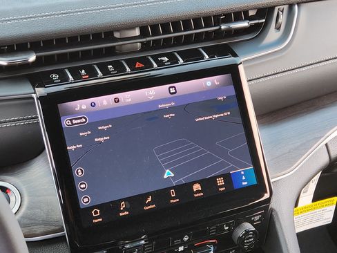 New 2025 Jeep Grand Cherokee Limited w/ Black Appearance Package image 4