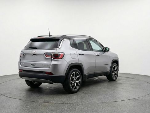 Used 2025 Jeep Compass Limited image 9