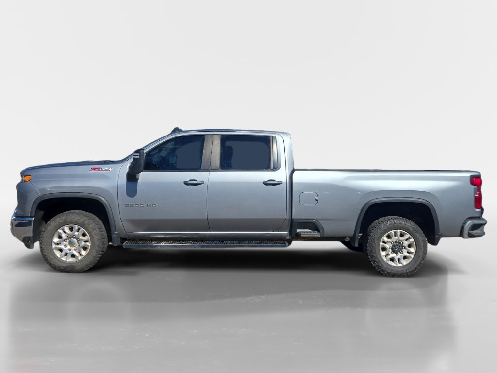 Used 2024 Chevrolet Silverado 2500 LT AWD/4WD image 2