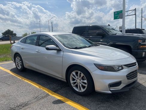 Used 2018 Chevrolet Malibu LT image 3
