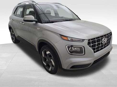 Used 2026 Hyundai Venue SEL FWD image 2