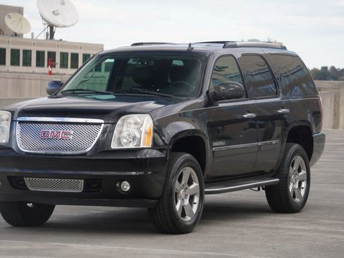 Used 2011 GMC Yukon Denali image 26