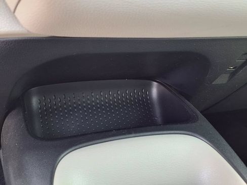 Used 2021 Toyota Corolla LE FWD image 25
