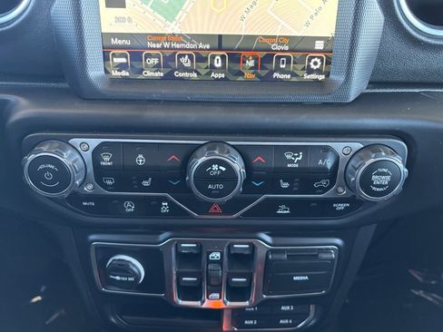 Used 2020 Jeep Gladiator Overland AWD/4WD image 15