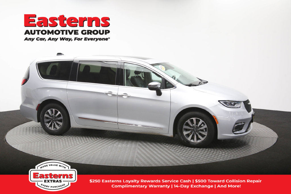 Used 2023 Chrysler Pacifica Limited FWD image 49