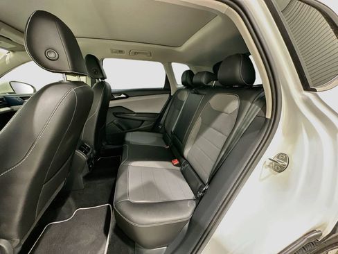 Used 2023 Volkswagen Taos SE w/ Panoramic Sunroof Package FWD image 24