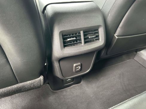 Used 2023 GMC Terrain SLT image 15