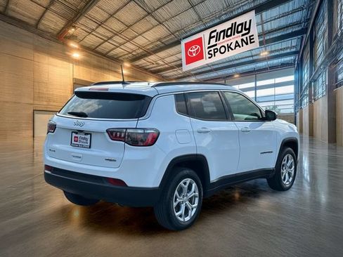 Used 2024 Jeep Compass Latitude AWD/4WD image 5