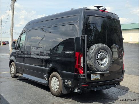 Used 2020 Mercedes-Benz Sprinter 2500 image 4