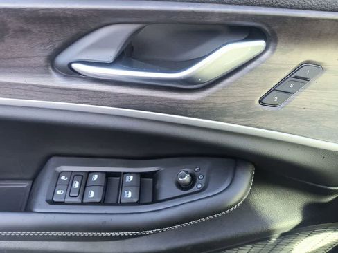 New 2025 Jeep Grand Cherokee L Limited w/ Luxury Tech Group II image 13