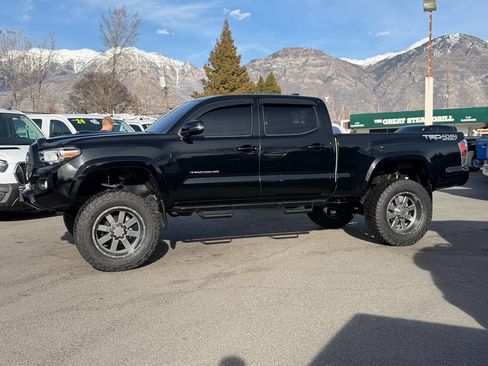 Used 2021 Toyota Tacoma TRD Sport w/ Technology Package image 79