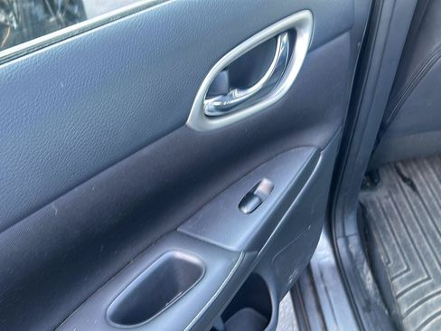 Used 2018 Nissan Sentra SV FWD image 13