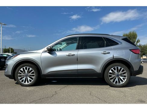 Used 2021 Ford Escape Titanium image 2