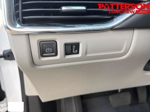 Used 2021 Cadillac XT4 Premium Luxury w/ Cold Weather Package FWD image 20