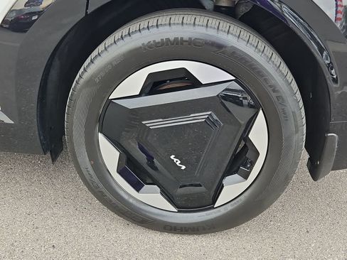 Used 2024 Kia EV9 Land w/ Towing Package image 14