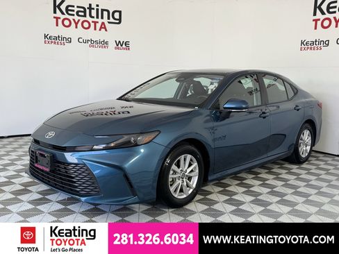 Used 2025 Toyota Camry LE FWD image 9
