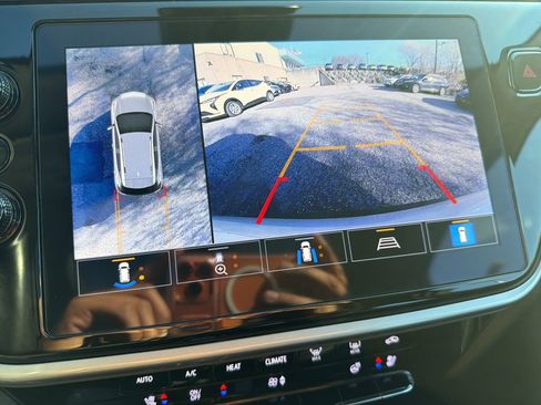 Used 2022 Chevrolet Bolt EUV Premier w/ Sun & Sound Package FWD image 29