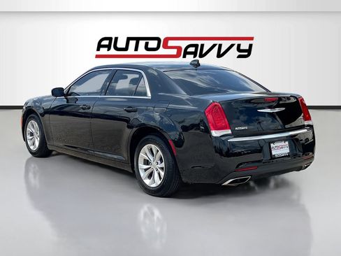 Used 2023 Chrysler 300 Touring RWD image 5
