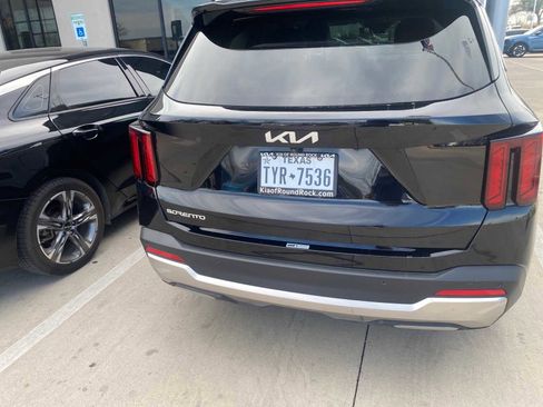 Certified 2024 Kia Sorento S image 7