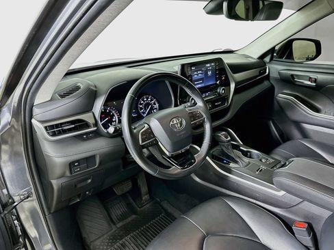 Used 2021 Toyota Highlander XLE FWD image 10