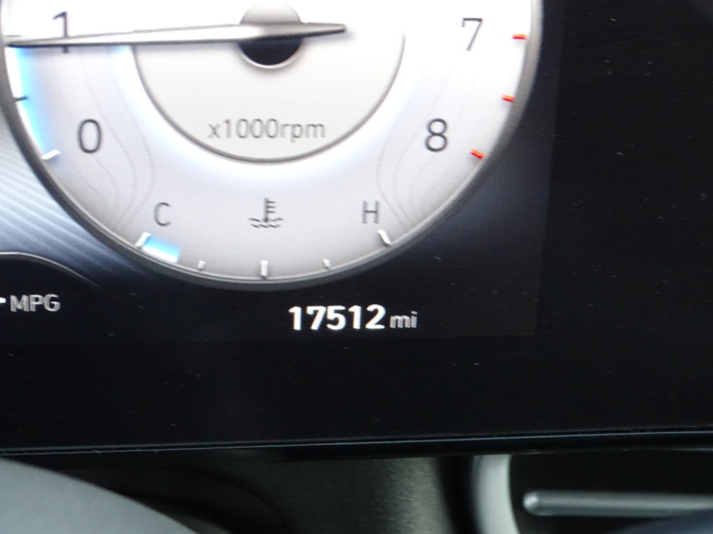 Used 2023 Hyundai Elantra SEL w/ Convenience Package FWD image 9