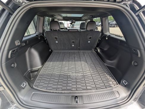 Used 2024 Jeep Grand Cherokee Limited image 11