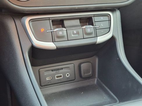 Used 2022 GMC Terrain SLT w/ Infotainment Package II AWD/4WD image 12