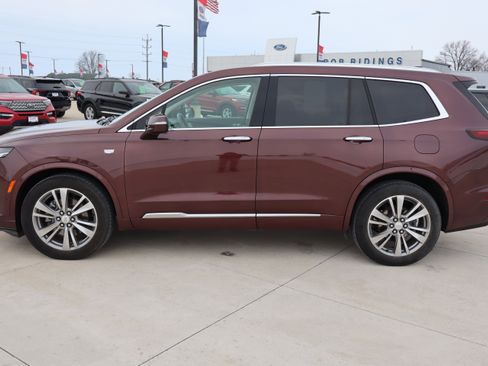 Used 2022 Cadillac XT6 Premium Luxury image 9