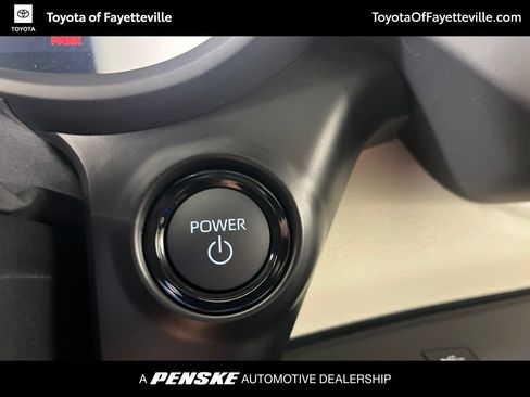Used 2026 Toyota Sienna Limited FWD image 33